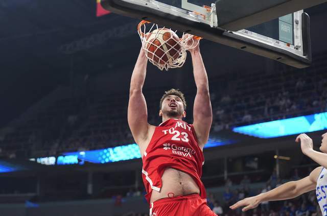 试金石！申京末轮将直面约基奇 若能保持发挥真将彻底蜕变